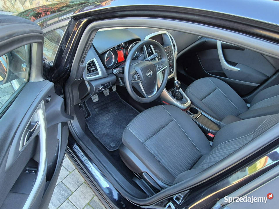 Opel Astra 2010r 14T 140 Przebieg 151 J 20092019 mazowieckie Radom