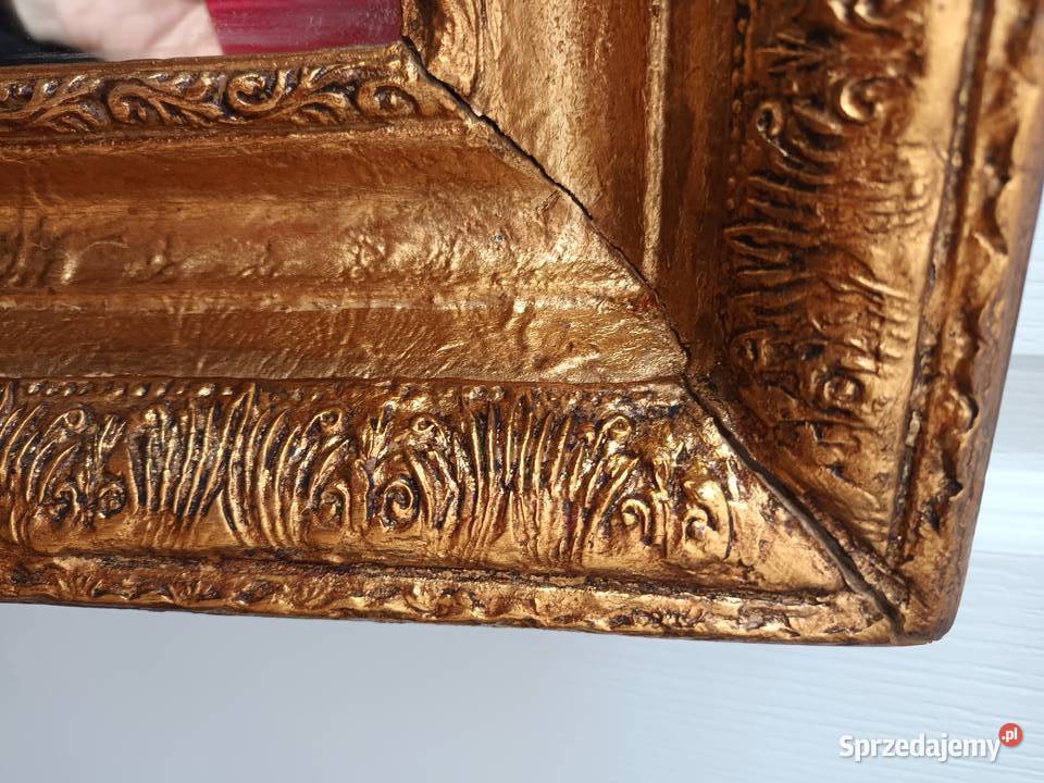 Piękne duże lustro w złotej ramie