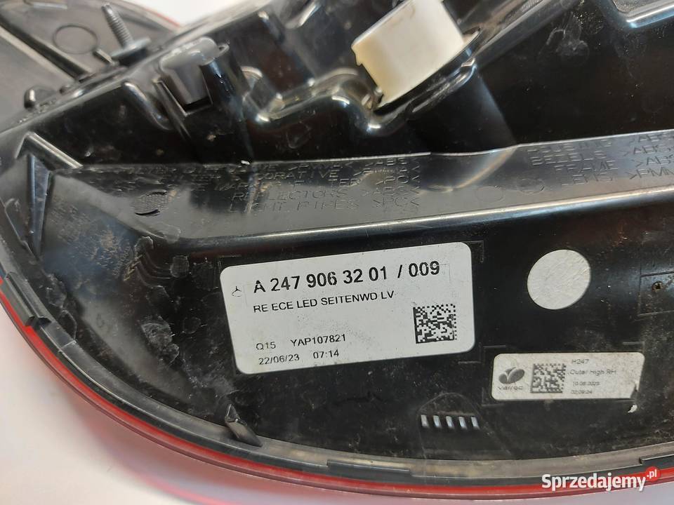 Mercedes EQA 250 W243 LAMPA PRAWY TYŁ TYLNA