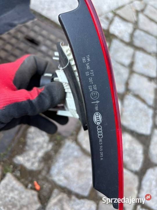 Wewnętrzna lewa tylna lampa audi a4b7 sedan Części samochodowe małopolskie Świątniki Górne