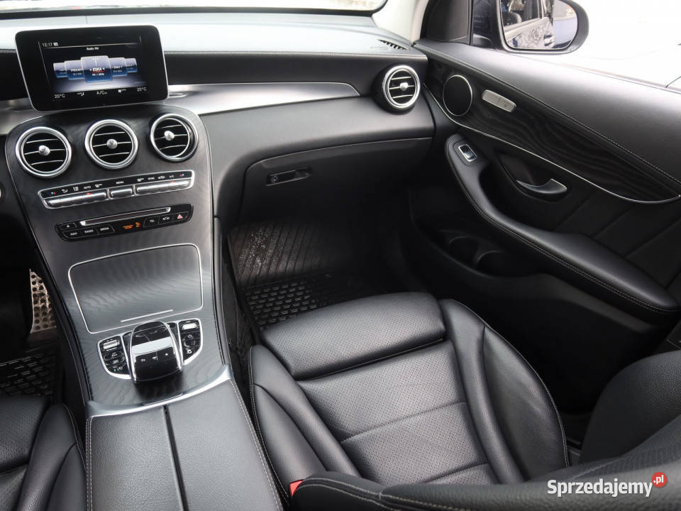 Mercedes GLC GLC 250 4MATIC wielofunkcyjna kierownica
