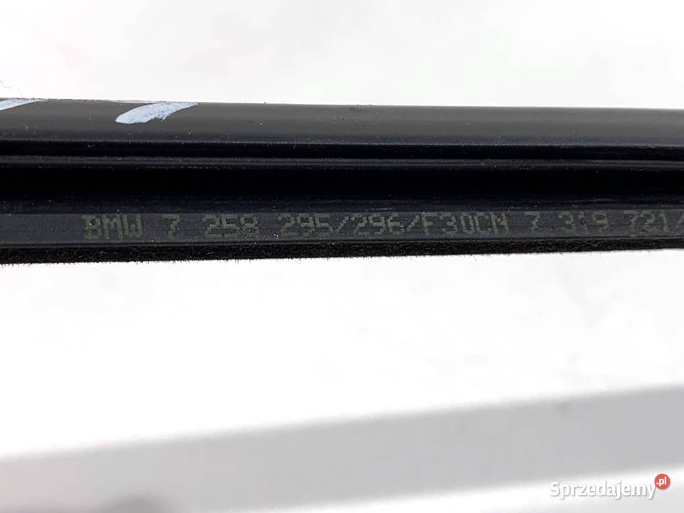 LISTWA ZGARNIAJĄCA PRZÓD PRAWY BMW F30