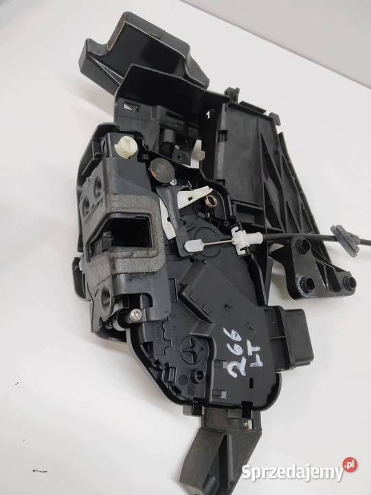 ZAMEK DRZWI TYŁ LEWY 8V4AS26413EA Ford Kuga I