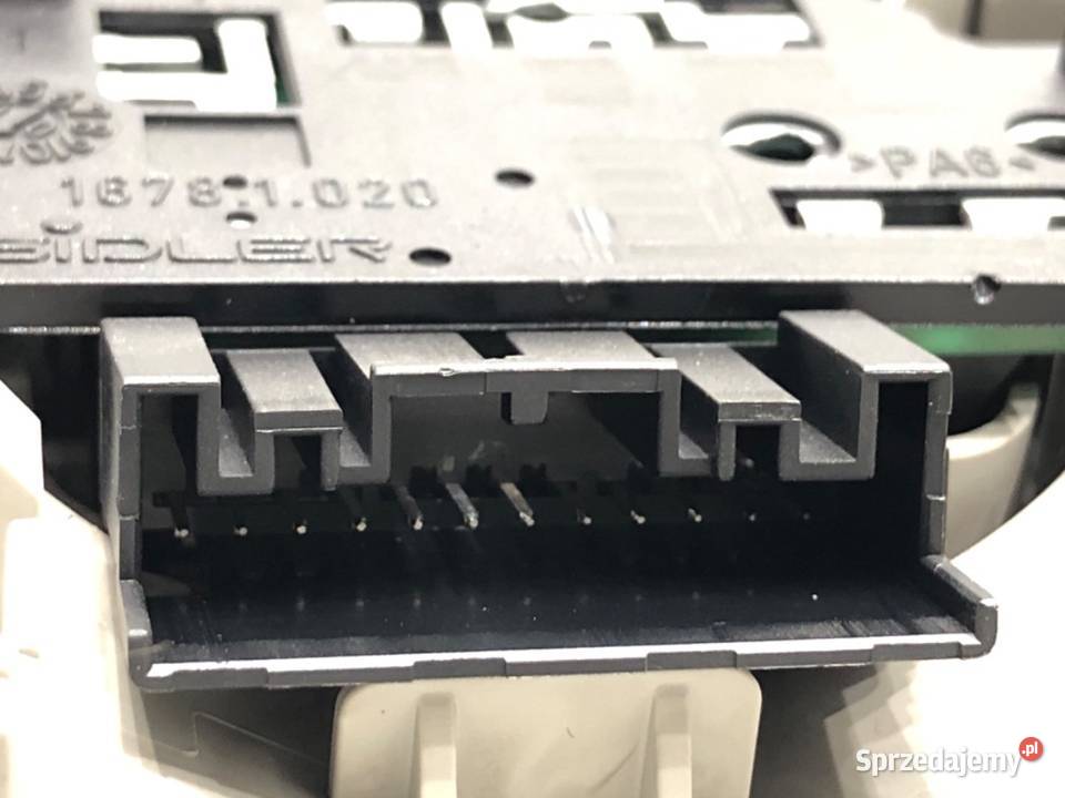 LAMPA SUFITOWA AUDI A4 B6 8E0947135A Kombi 0005