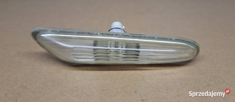 MIGACZ KIERUNKOWSKAZ W BŁOTNIK LEWY BMW E60 E61 osobowe Mielęcin