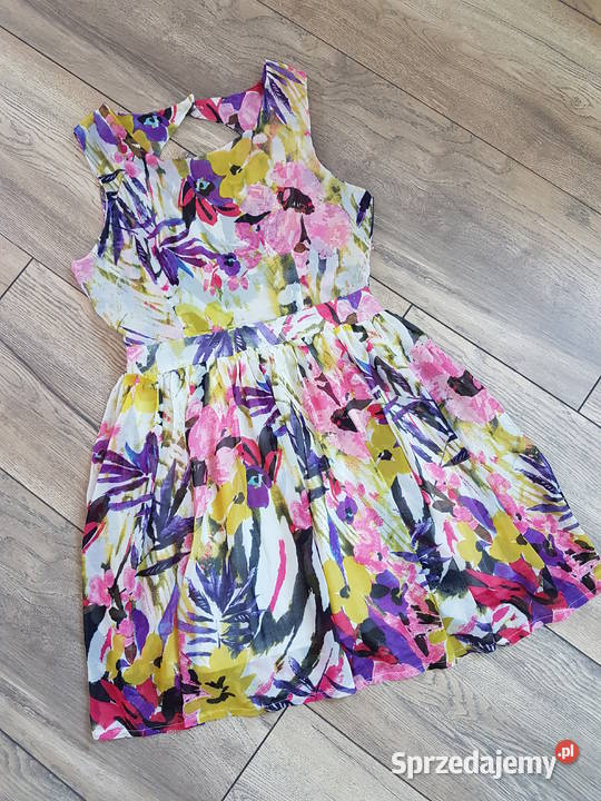 Asos Zwiewna sukienka w kwiaty Odkryte plecy Spódnice i sukienki Jasło