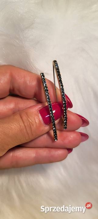 Złote kolczyki z błękitnymi syntetycznymi