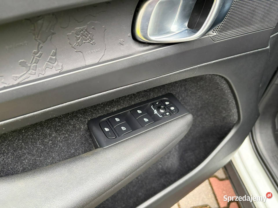 Volvo XC 40 T3 163 Automat Kamera CarPlay Lipówki