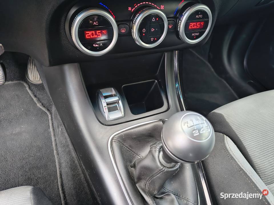 Alfa Romeo Giulietta 16 JTDm nowe opony DNA centralny zamek Szczerców