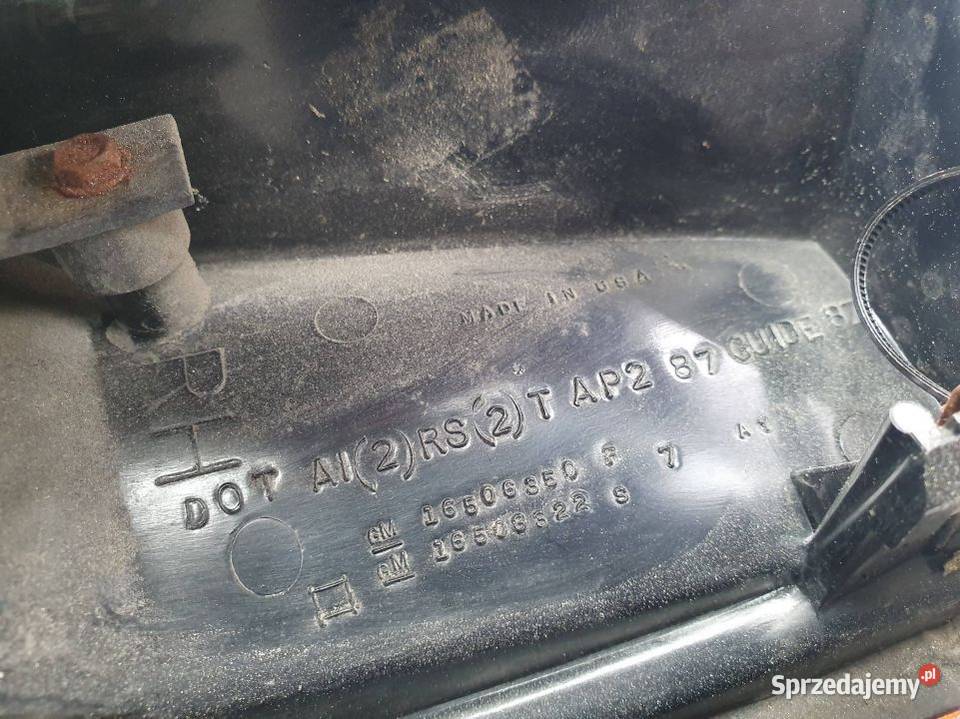 LAMPA PRAWA TYŁ GMC YUKON DENALI 1999