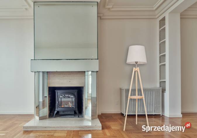 LAMPA STOJĄCA PODŁOGOWA TRÓJNÓG ZE STOLIKIEM Choroszcz