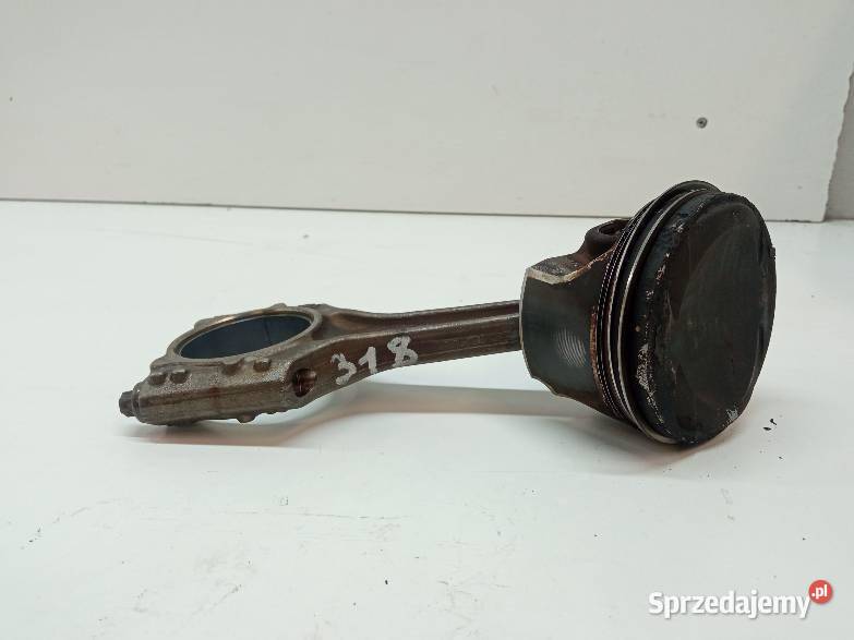 TŁOK KORBOWÓD 82L199 20 TSI TFSI Skoda Superb