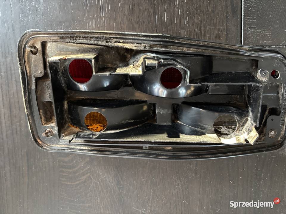 Fiat 124 Spider 1980 lampa tył prawa z uszczelką