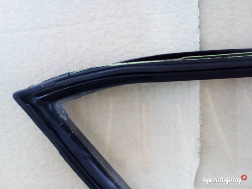 VW Passat B1 Szyba boczna uszczelka Części Bukownica