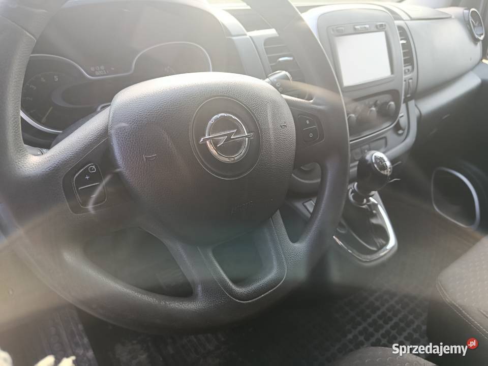 Opel Vivaro Trafic 9 osobowy Samochody osobowe