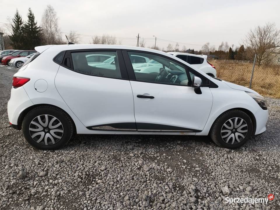 Renault Clio IV 15 DCI klima navi kamera stan garażowany