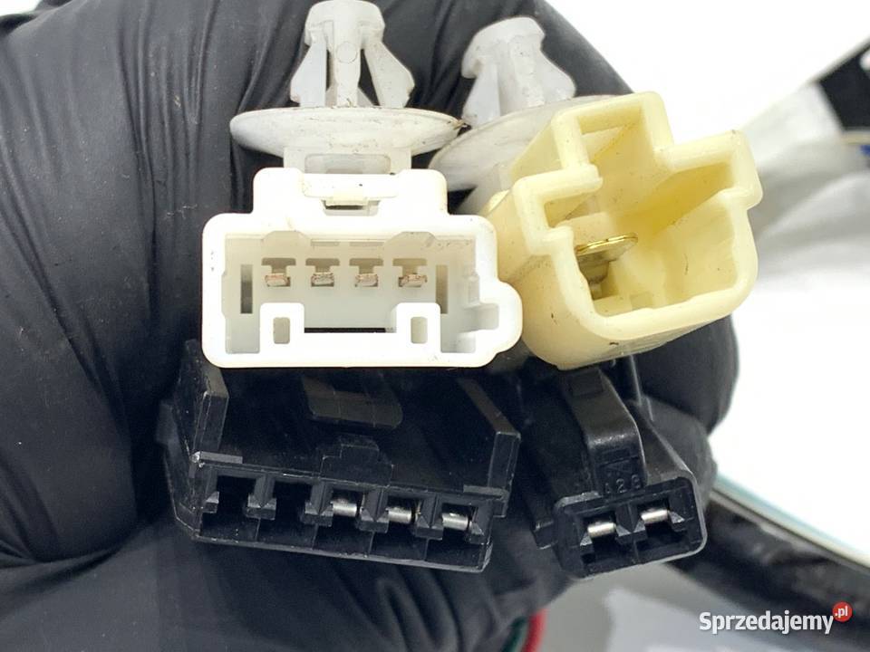 WIĄZKA KLAPY BAGAŻNIKA TYŁ TOYOTA COROLLA E21 20 sprzedam