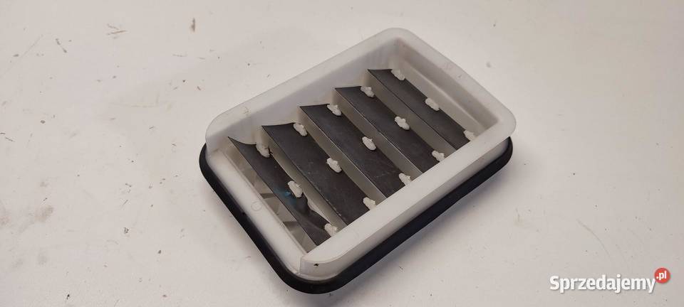 MAZDA 2 TOYOTA YARIS IV KRATKA BAGAŻNIKA osobowe sprzedam