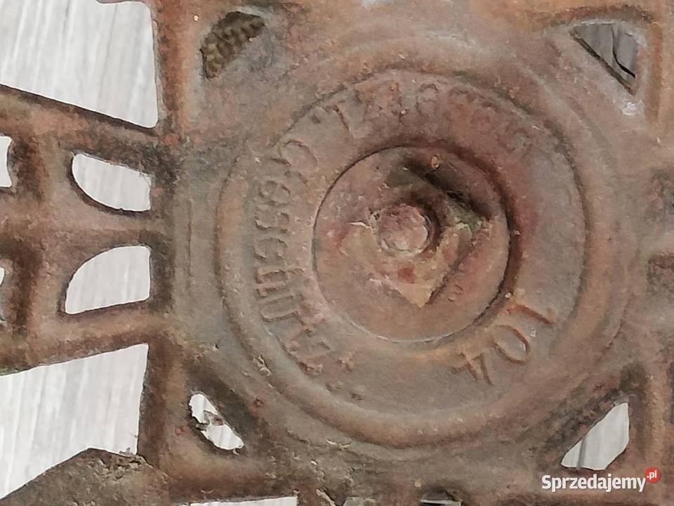 Stary żeliwny stojak pod choinkę