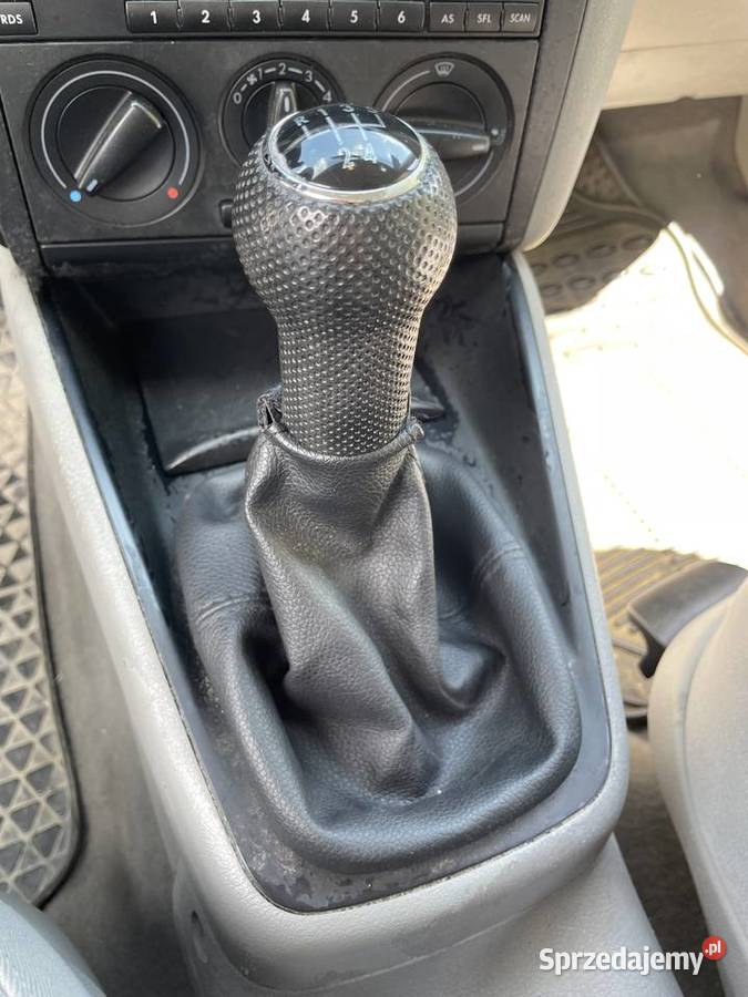 Volkswagen Golf IV 2003 14 BCA Ocean Edition Rok produkcji 2003 Koniuszowa