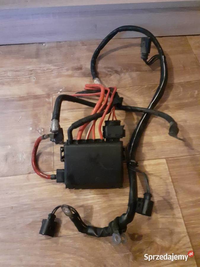 Skrzynka bezpiecznikow akumulatora audi golf Łęczna