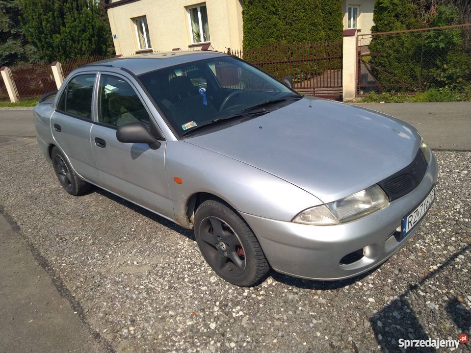 Mitsubishi Carisma 16 benzyna Ważne opłaty Rok produkcji 1998 Rzeszów