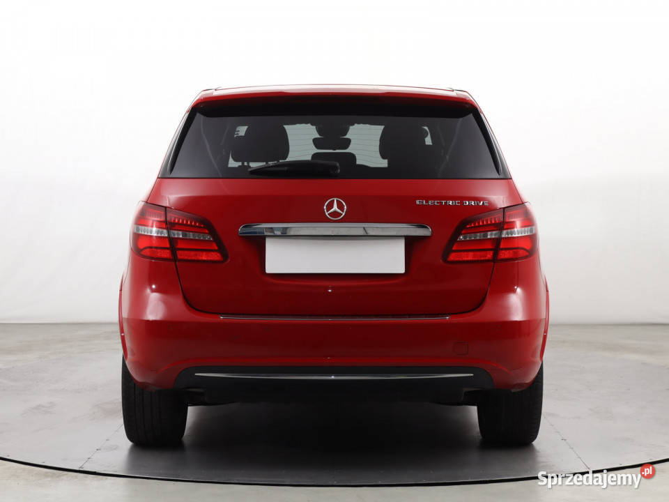 Mercedes B B 250 e reflektory ksenonowe