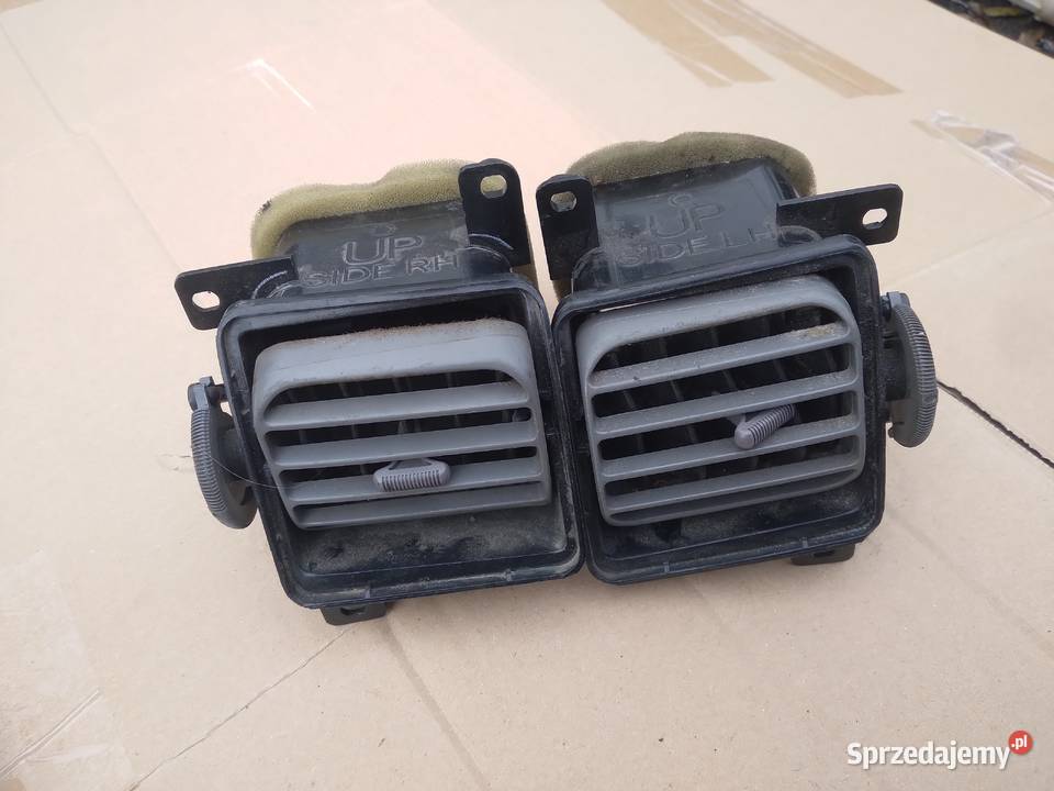Nissan Micra k11 kratka nawiewu lewa prawa Bobrówko