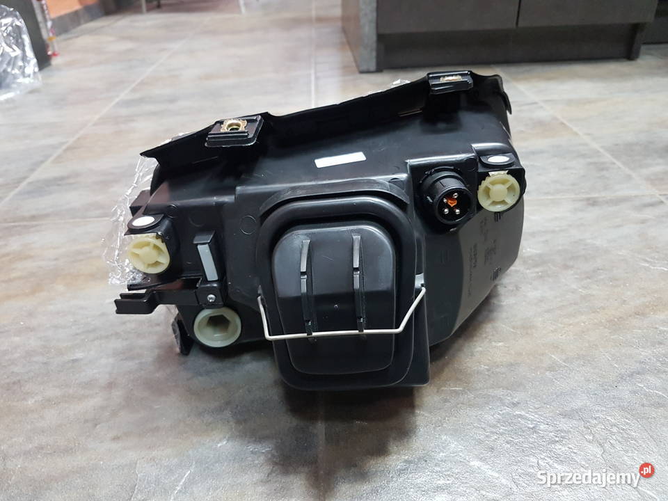 AUDI A4 B5 LAMPA REFLEKTOR LEWY PRZOD NOWY VALEO