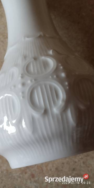 wazonik z białej porcelany małopolskie