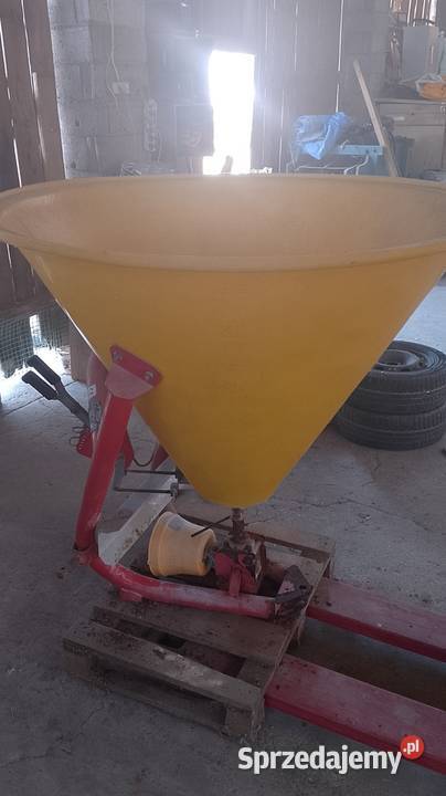 Sprzedam rozsiewacz lejek Rozsiewacze nawozów Opoczno