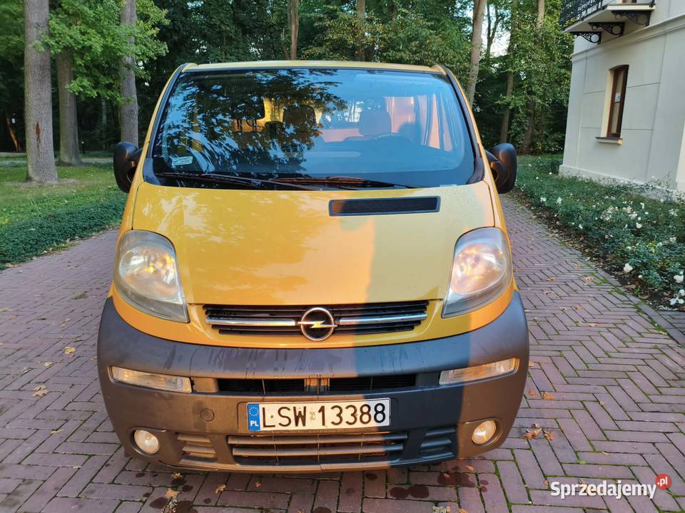 Opel Vivaro Trafic 19CDTI 100 6 bieg Klima Hak Piaski