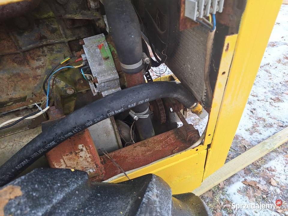 Ładowarka spych udźwig 800 silnik 24 diesel