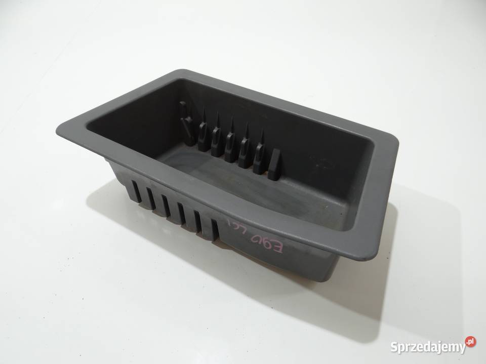 SCHOWEK WNĘKA BAGAŻNIKA LEWA BMW E90 E92 7139051 osobowe Strzyżewice sprzedam