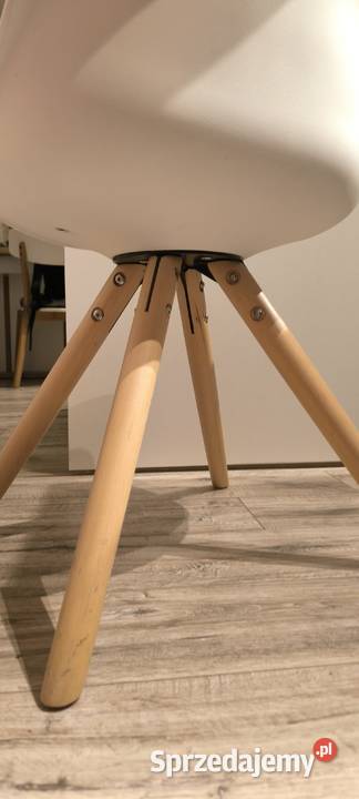 Sprzedam toaletkę IKEA z krzesłem 77.4cm