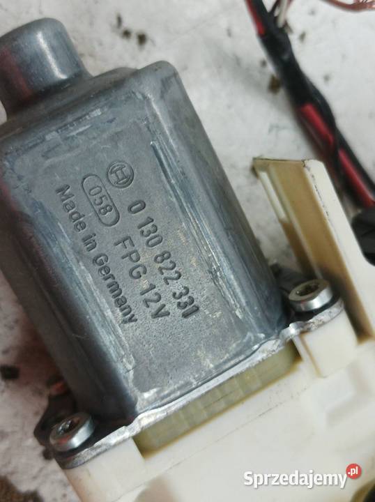 MECHANIZM SZYBY PRAWY TYŁ 5D HB 827300001RA Mechanizmy opuszczania szyb