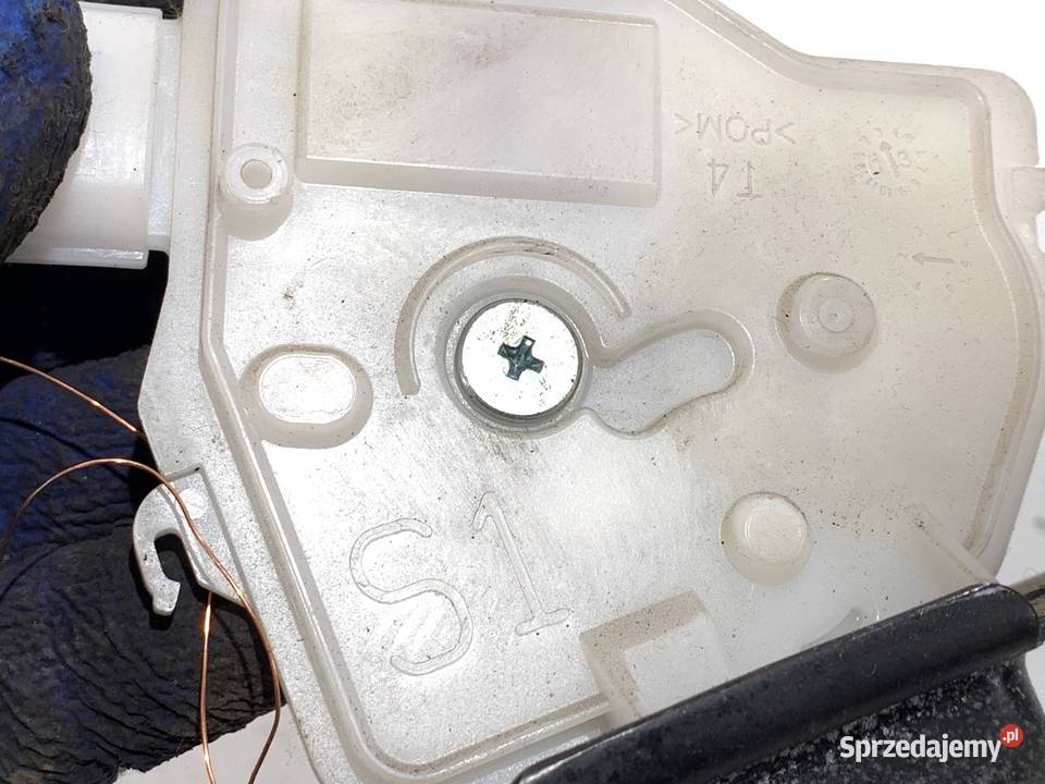 ZAMEK KLAPY TYŁ TOYOTA AURIS II Hatchback 1218