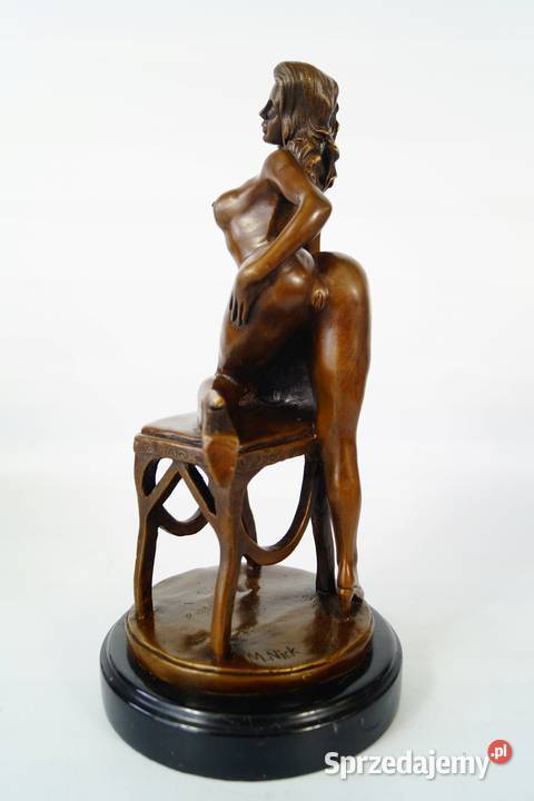Naga kobieta na krześle figura z brązu erotyczna Gizałki