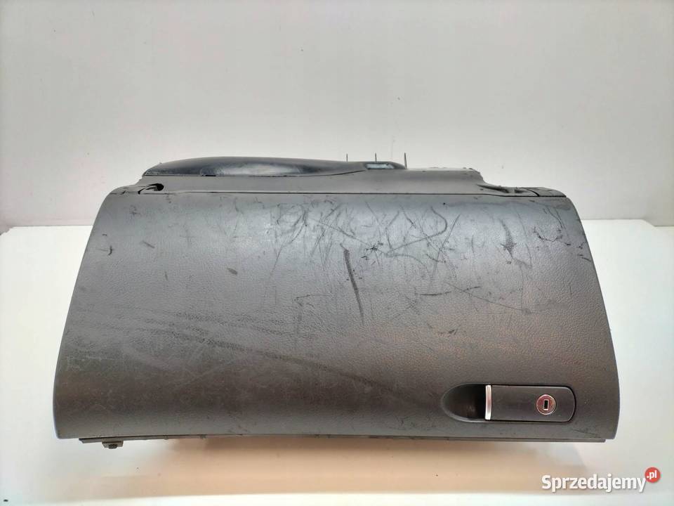 SCHOWEK PRAWY PASAŻERA DESKI Audi A4 II 20002006