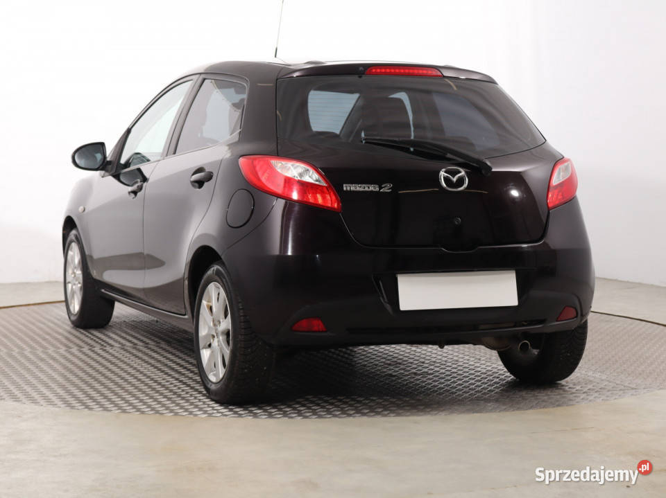 Mazda 2 13 i światła przeciwmgielne