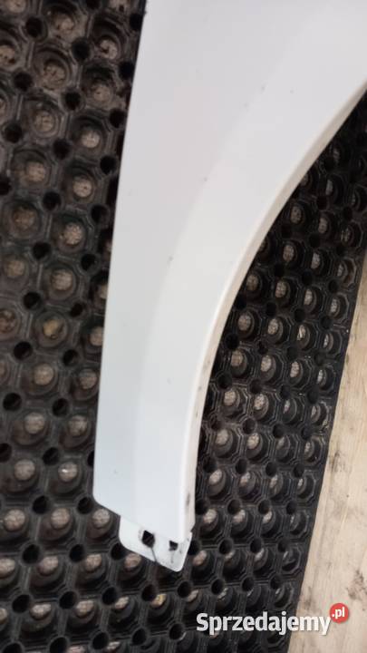 MERCEDES W245 LIFT BŁOTNIK PRZÓD PRAWY 650 osobowe