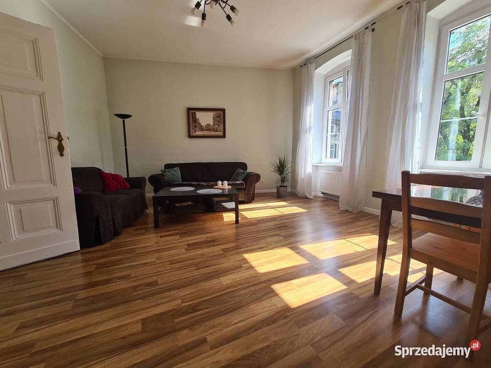 Klimatyczne 2 pok w kamienicy na skwerze piwnica Poznań