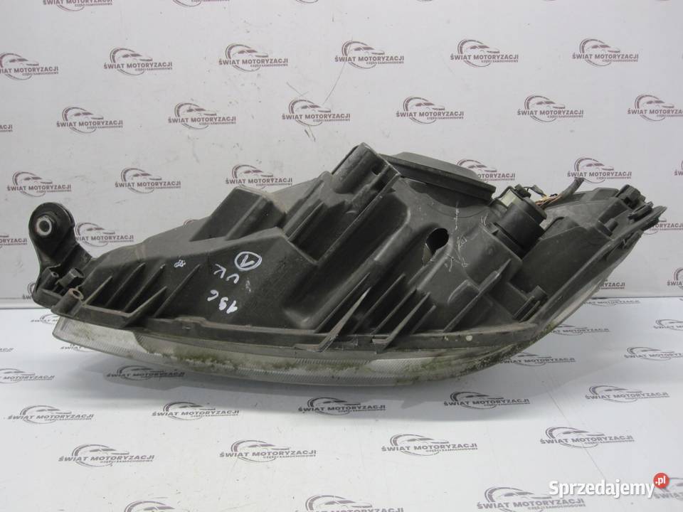 SKODA FABIA II 10r lampa prawa przód ANGLIK osobowe
