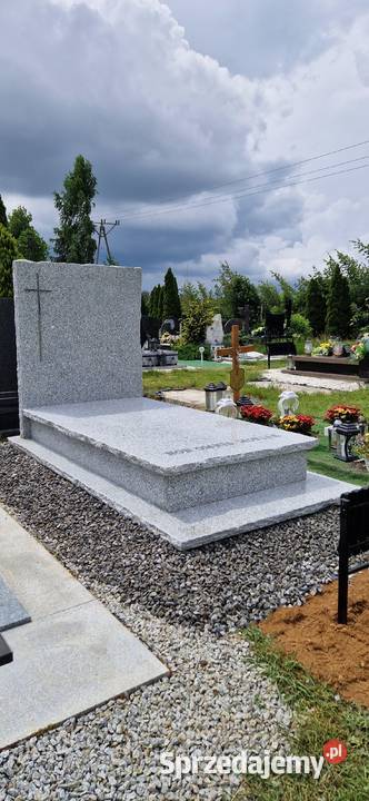 Nagrobek na grobowiecpiwnicę strzegomski ciosany Świdnica