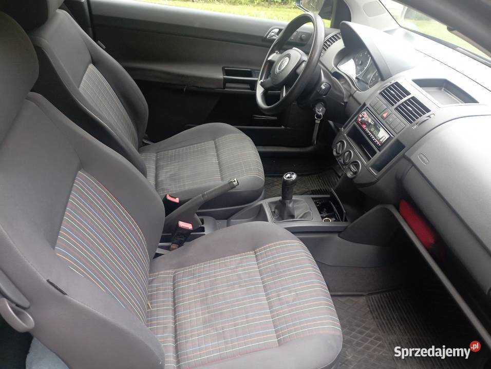 VW polo 2005r 14 klima 2kpl opon sprzedam