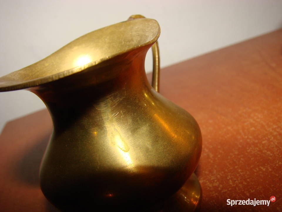 mały mosiężny dzbanek Pruszcz Gdański