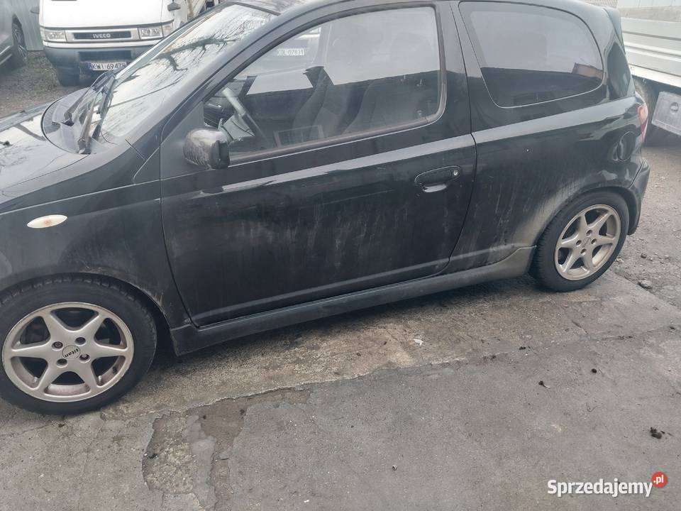 Toyota Yaris 15 TS 106 Wersja Sport 2001 Rok produkcji 2001 Wieliczka