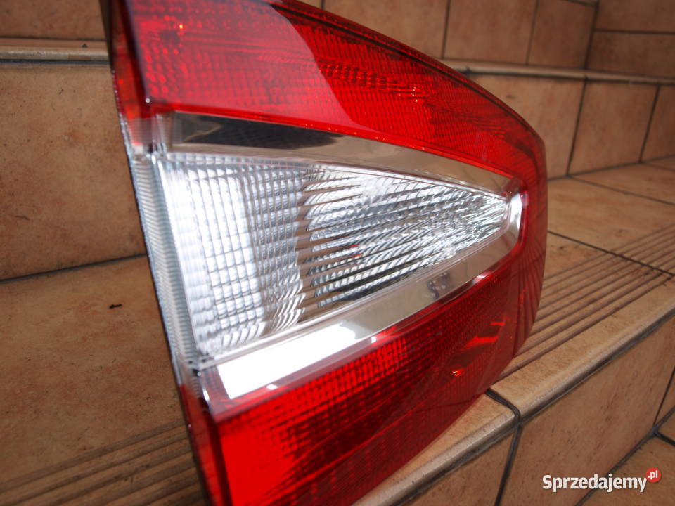 Ford Galaxy lampa lewa w klape tył 2006 2010r