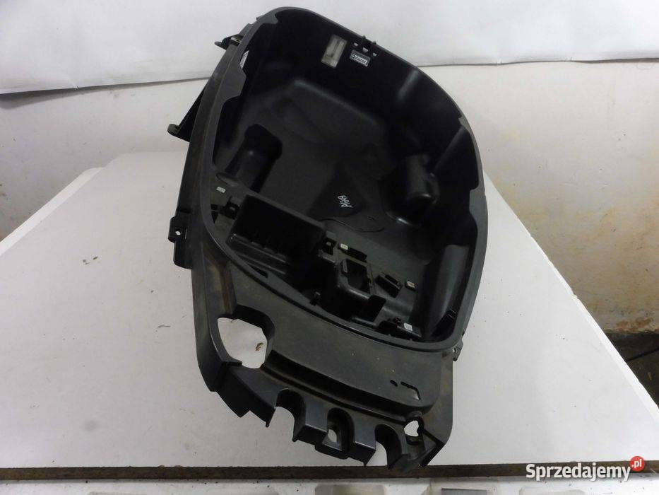 Piaggio MP3 500 wypełnienie pod siedzenie 1420r Poznań
