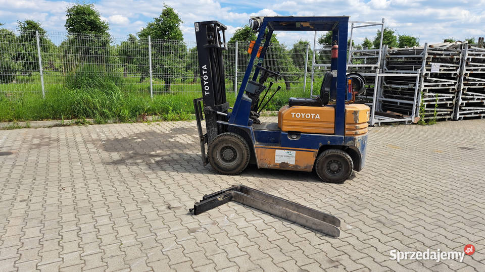 Syndyk sprzeda wózek widłowy Toyota 5FGL15